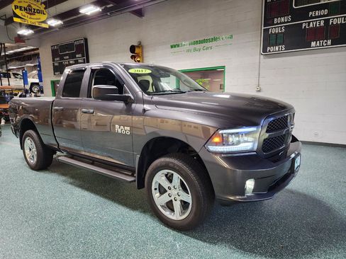 Used 2017 RAM 1500 Express AWD/4WD image 4