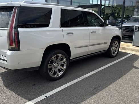 Used 2020 Cadillac Escalade Premium Luxury RWD image 6