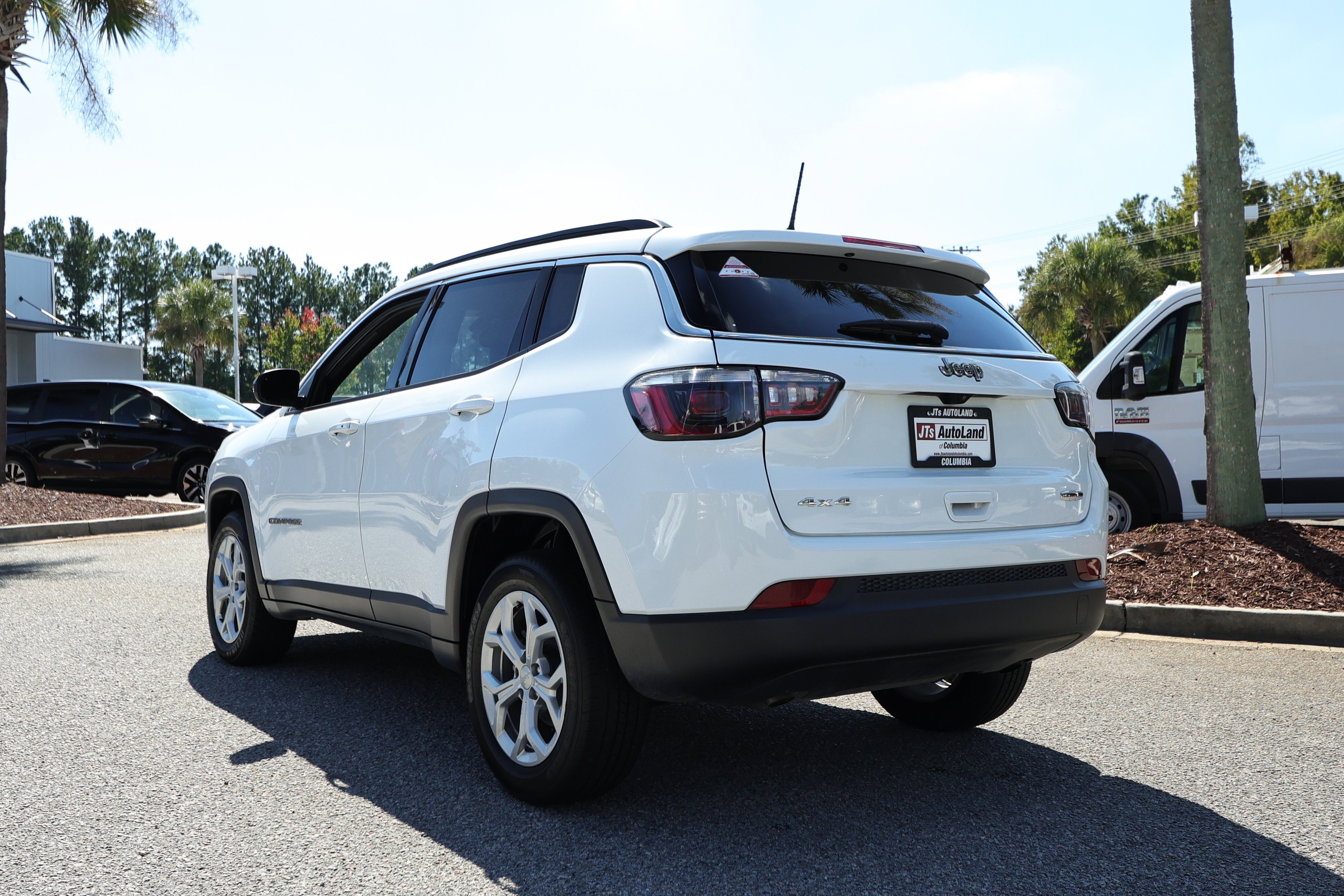 Used 2024 Jeep Compass Latitude AWD/4WD image 8