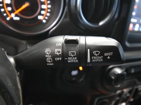 Used 2021 Jeep Wrangler Unlimited Sahara image 11