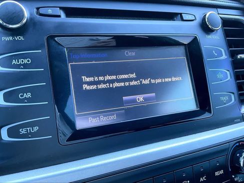 Used 2018 Toyota Highlander LE image 32