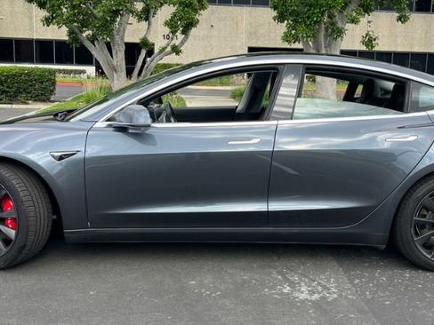 Used 2018 Tesla Model 3 RWD image 4
