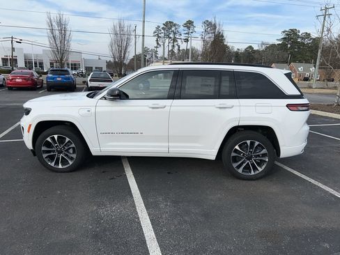 New 2024 Jeep Grand Cherokee Overland w/ Advanced Protech Group III AWD/4WD image 3