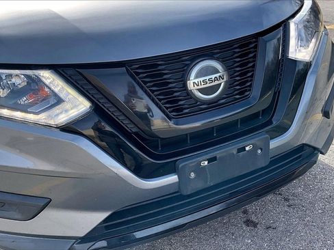 Used 2018 Nissan Rogue SV image 28