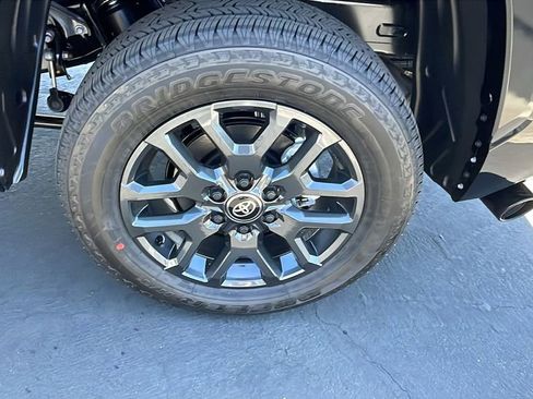 New 2026 Toyota Tundra Platinum AWD/4WD image 32