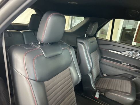 Used 2025 Ford Explorer ST-Line AWD/4WD image 25