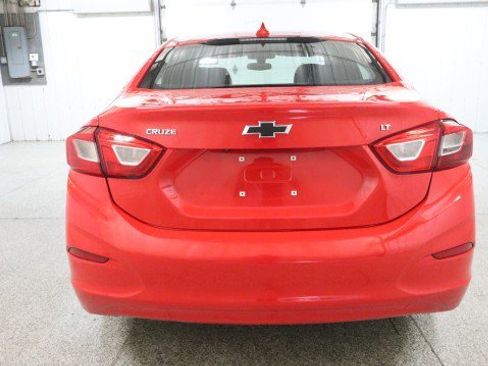 Used 2018 Chevrolet Cruze LT w/ Convenience Package FWD image 8