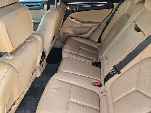 Used 2018 Porsche Macan image 28