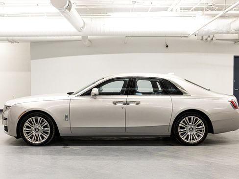 Used 2022 Rolls-Royce Ghost w/ Ghost Package image 2