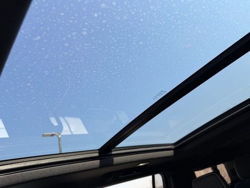 Used 2025 Chevrolet Suburban Premier image 15