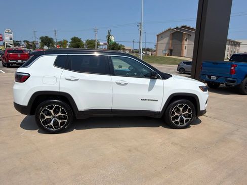 Used 2025 Jeep Compass Limited AWD/4WD image 12