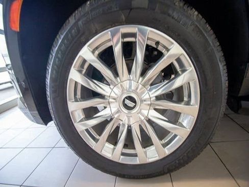 Used 2023 Cadillac Escalade Premium Luxury image 35