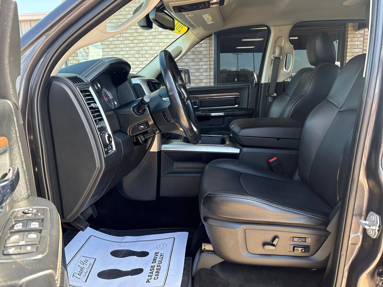 Used 2017 RAM 1500 Laramie w/ Convenience Group AWD/4WD image 3