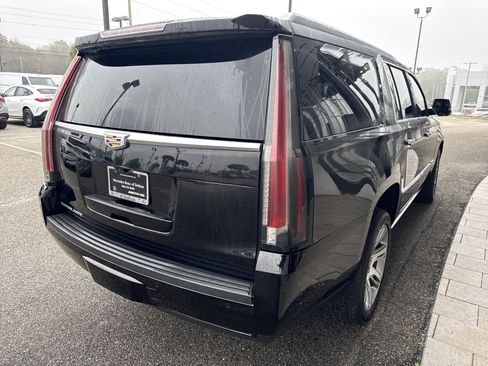 Used 2019 Cadillac Escalade ESV Premium Luxury image 4