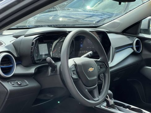 Used 2025 Chevrolet Trax LS w/ LS Convenience Package FWD image 10