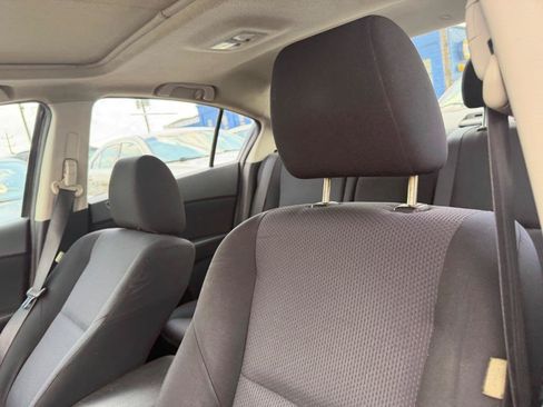 Used 2010 MAZDA MAZDA3 i Touring FWD image 16