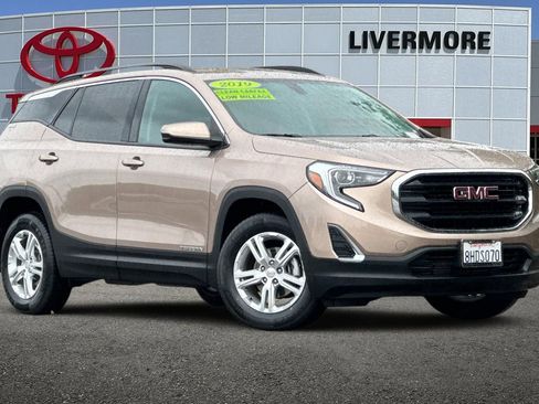 Used 2019 GMC Terrain SLE w/ Driver Convenience Package FWD image 2