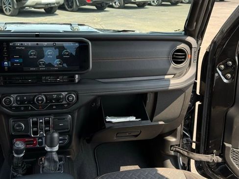 Used 2024 Jeep Gladiator Mojave w/ Convenience Group image 36