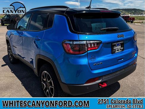 Used 2025 Jeep Compass Trailhawk AWD/4WD image 3