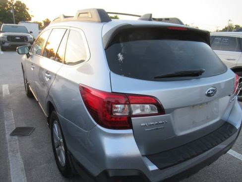 Used 2019 Subaru Outback 2.5i Premium image 4