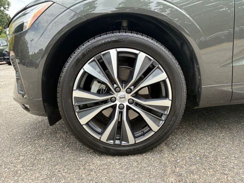 Used 2022 Volvo XC60 B5 Momentum w/ Protection Package Premier FWD image 27