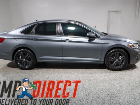 Used 2024 Volkswagen Jetta SE w/ Panoramic Sunroof Package image 6
