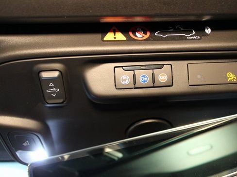 Certified 2024 Chevrolet Camaro LT image 25