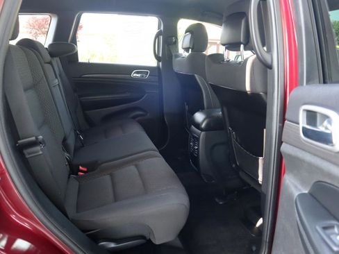 Used 2018 Jeep Grand Cherokee Laredo AWD/4WD image 42