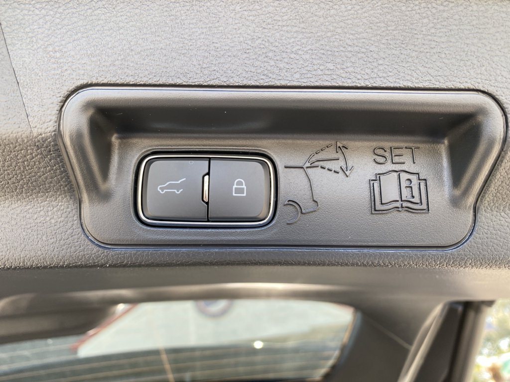 Used 2024 Ford Explorer XLT RWD image 43