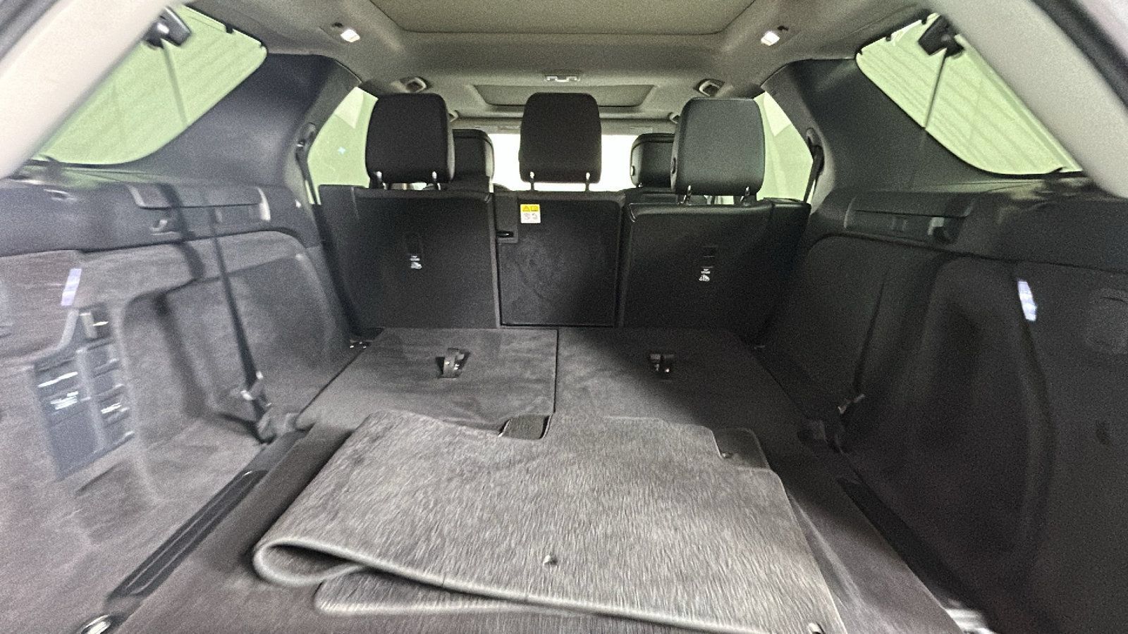 Used 2024 Land Rover Discovery S AWD/4WD image 31