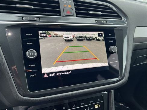 Used 2022 Volkswagen Tiguan SE image 21