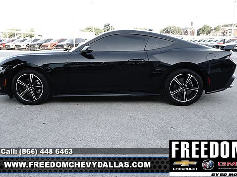 Used 2025 Ford Mustang Coupe RWD image 4