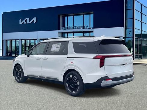 New 2026 Kia Carnival EX FWD image 10