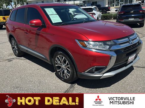 Used 2018 Mitsubishi Outlander SE AWD/4WD image 1