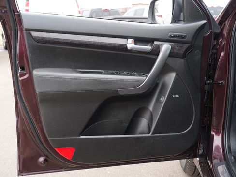 Used 2014 Kia Sorento SX w/ 3rd Row Package image 14