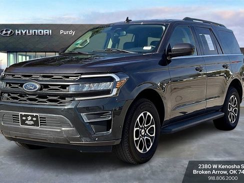 Used 2024 Ford Expedition XLT image 1