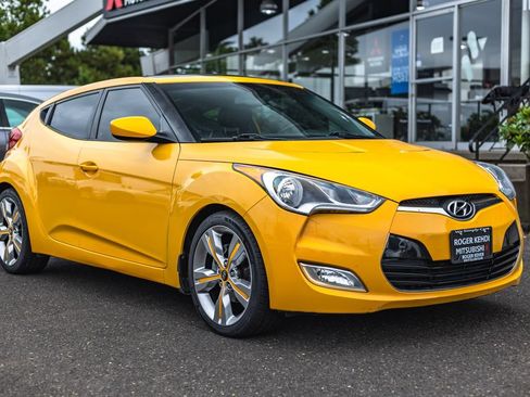 Used 2012 Hyundai Veloster w/ Style Pkg FWD image 6
