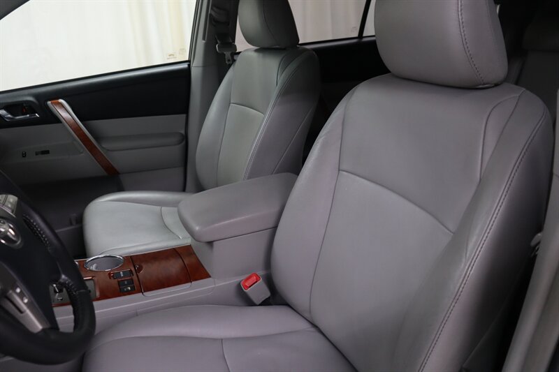 Used 2010 Toyota Highlander Limited AWD/4WD image 15