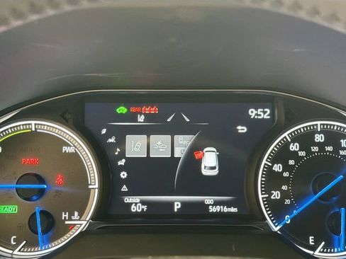 Used 2023 Toyota Venza XLE AWD/4WD image 10