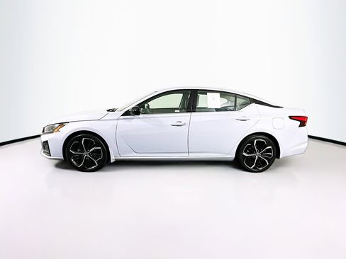 Used 2023 Nissan Altima 2.5 SR FWD image 4