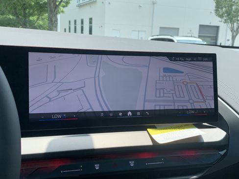 Certified 2025 BMW X3 xDrive30i w/ Premium Package image 28