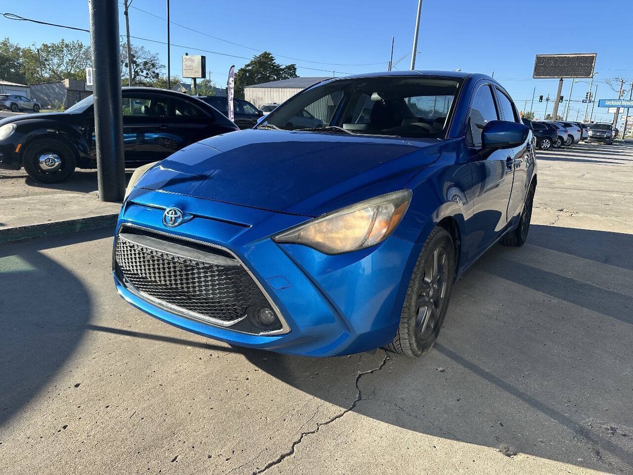 Used 2019 Toyota Yaris LE FWD image 4