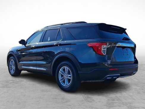 Certified 2022 Ford Explorer XLT w/ Equipment Group 202A image 4