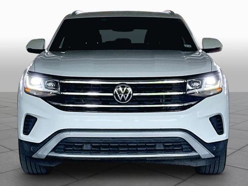 Used 2020 Volkswagen Atlas Cross Sport SE w/ Panoramic Sunroof Package FWD image 3