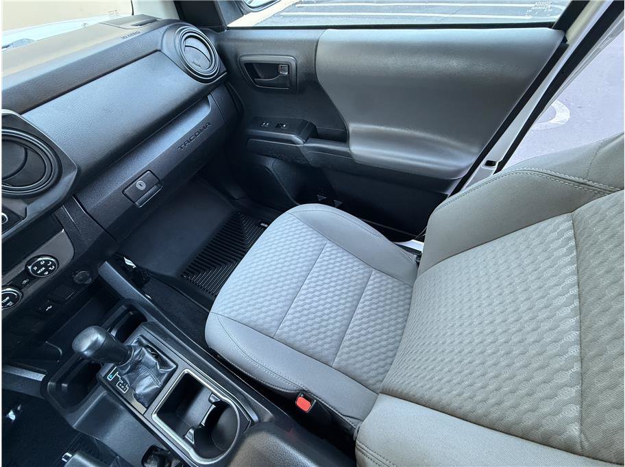 Used 2022 Toyota Tacoma SR RWD image 12