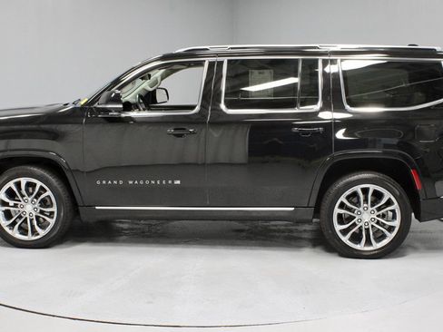 Used 2023 Jeep Grand Wagoneer Series II AWD/4WD image 10