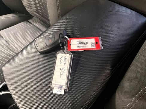 Used 2025 Chevrolet Equinox LT image 29