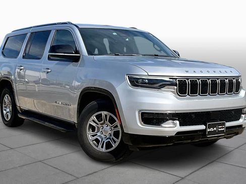 Used 2023 Jeep Wagoneer L 4WD image 2