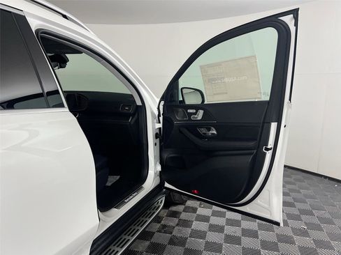 New 2026 Mercedes-Benz GLS 450 4MATIC image 27