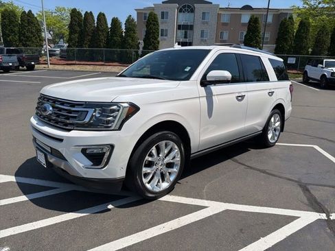Used 2018 Ford Expedition Limited w/ Equipment Group 302A AWD/4WD image 3